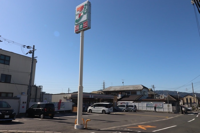 セブンイレブン(コンビニ)まで260m Ｖｉｔａ　Ｆｌｏｒｅ