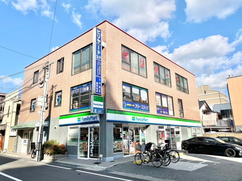 ファミリーマート(コンビニ)まで450m シャトル・Ｋ