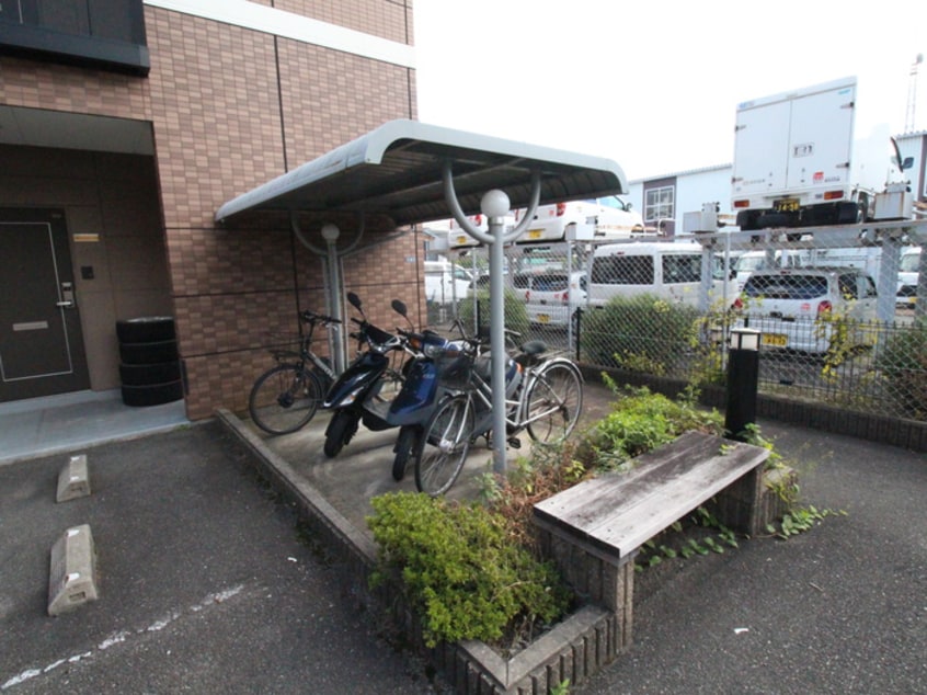 駐輪場 エルピス１