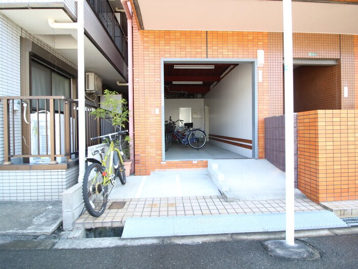 バイク置き場 メゾンド紫香