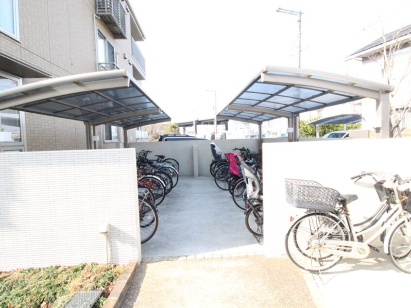 駐輪場 Auvergne Seybe