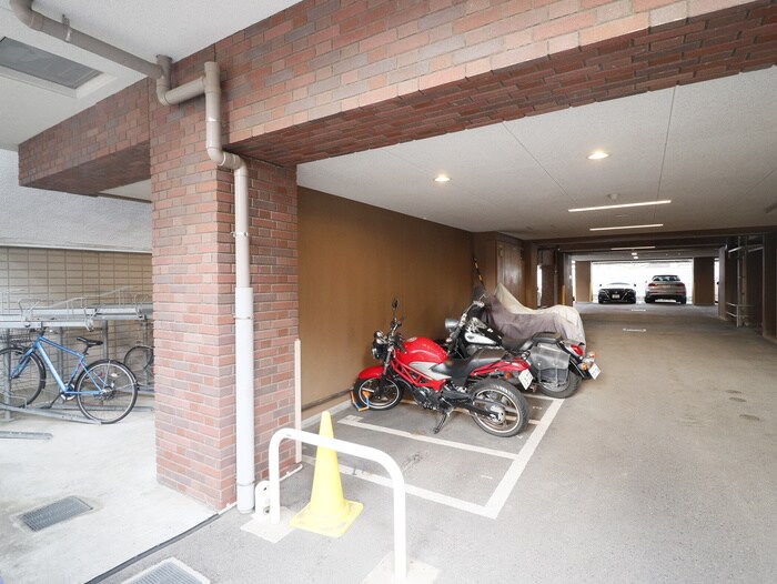 バイク置き場 アルファレガロＨＹＯＧＯ