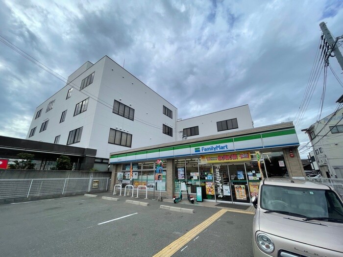 ファミリーマート淀川田川店(スーパー)まで220m Ａｃｔ塚本５丁目