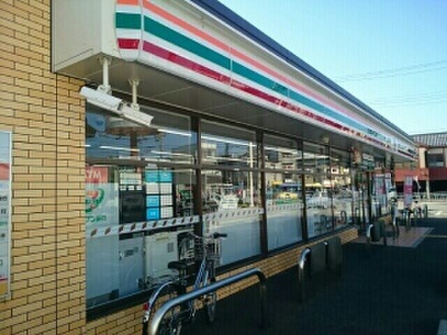 セブンイレブン(コンビニ)まで400m YシャトレーヌⅢ