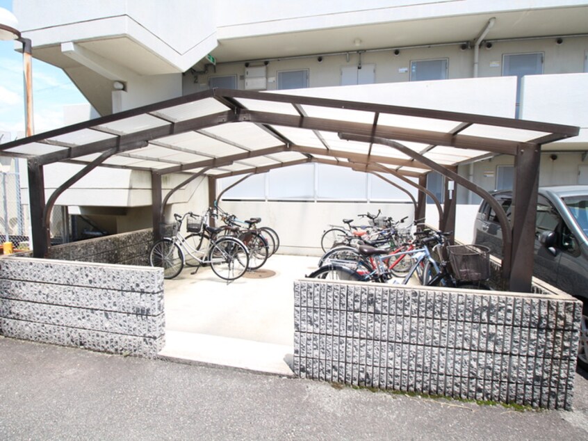 駐輪場 リバ－サイド千里