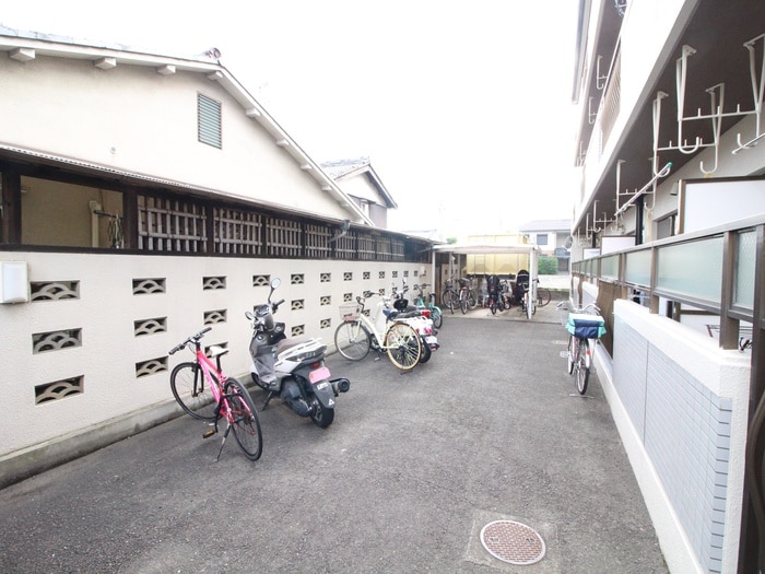 駐輪場 エミール