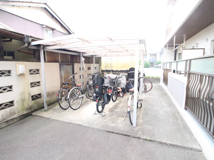 駐輪場 エミール