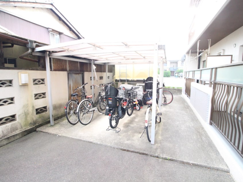 駐輪場 エミール