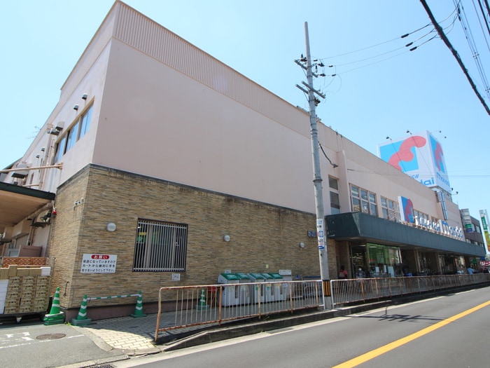 万代 寝屋川西店(スーパー)まで769m ｂｅｌｉｓｔｒｉ