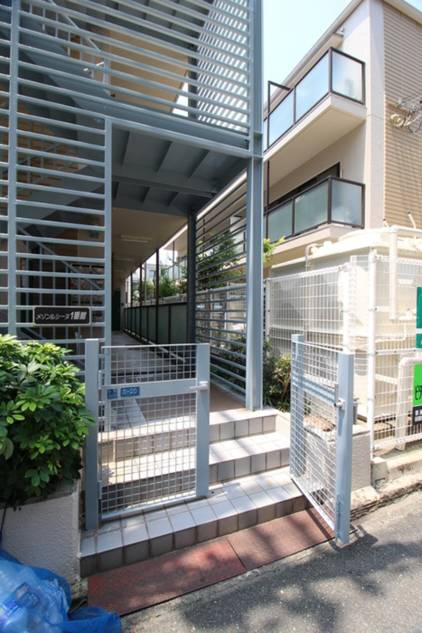 エントランス部分 メゾンルシ－ヌ１番館