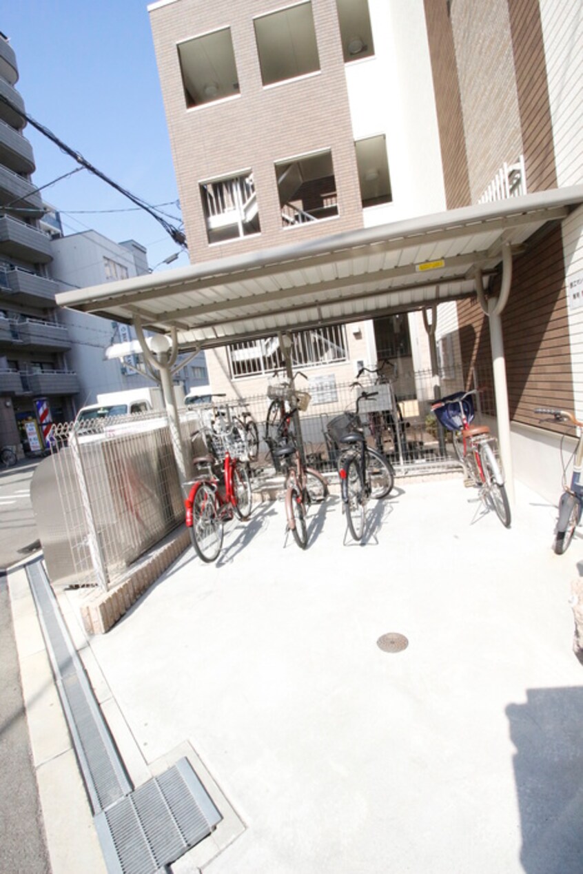 駐輪場 フローラ