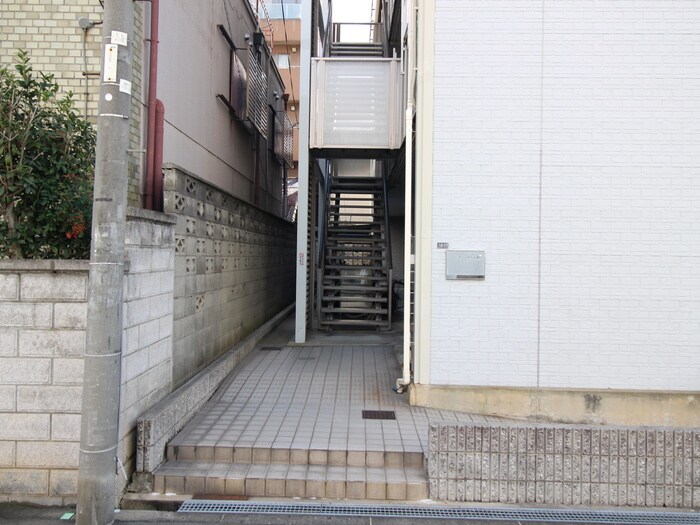エントランス部分 レオパレス住吉四番館
