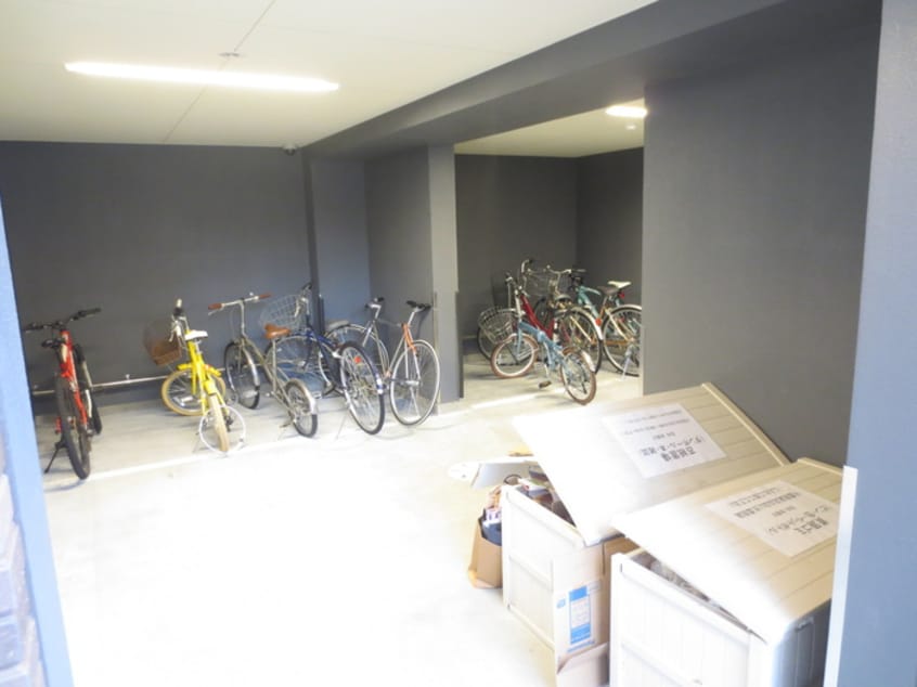 駐輪場 デルフィ