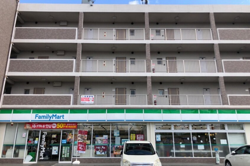 ファミリーマート 高槻川西町一丁目店(コンビニ)まで210m むつみハイツ