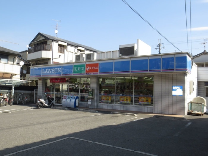 ローソン岡店(コンビニ)まで700m メゾンアルカディア