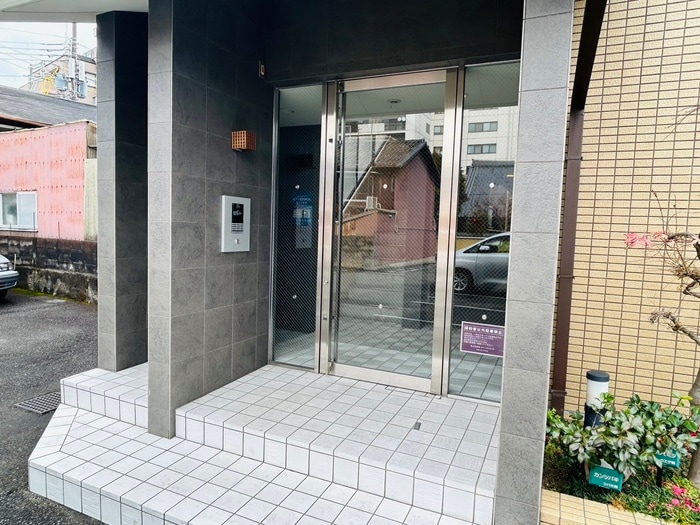 エントランス部分 ヴェルキュ－ブ石雲