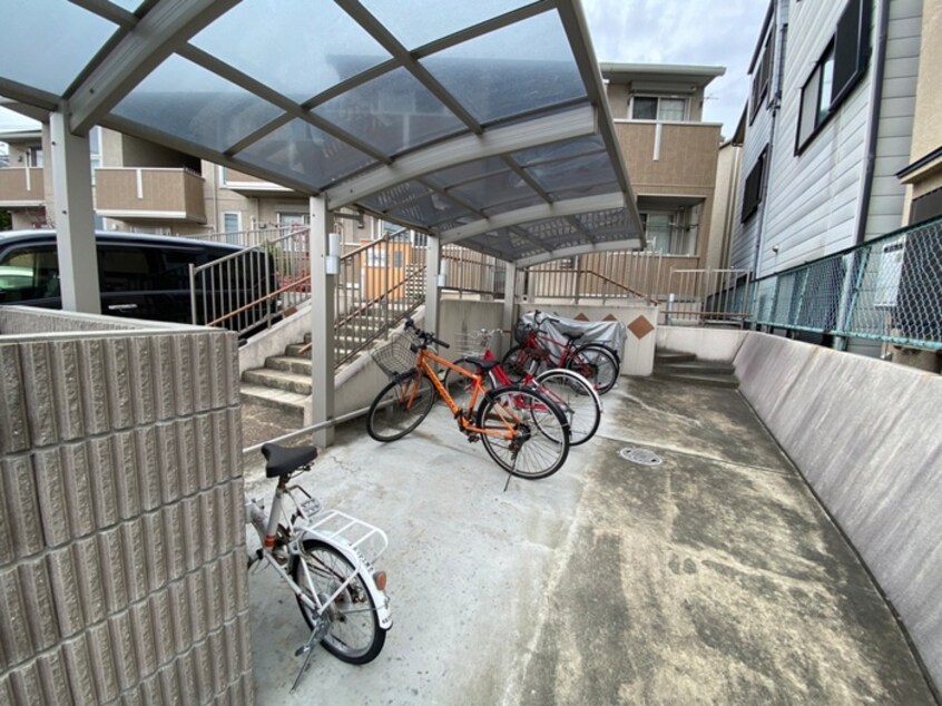 駐輪場 アルヴィータ