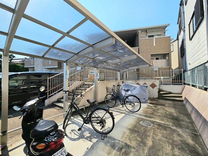 駐輪場 アルヴィータ