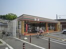 セブンイレブン(コンビニ)まで650m パール　コート