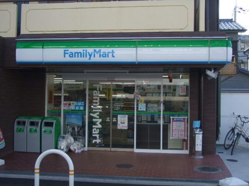 ファミリーマート東大阪近江堂店(コンビニ)まで419m ホワイトハイツ