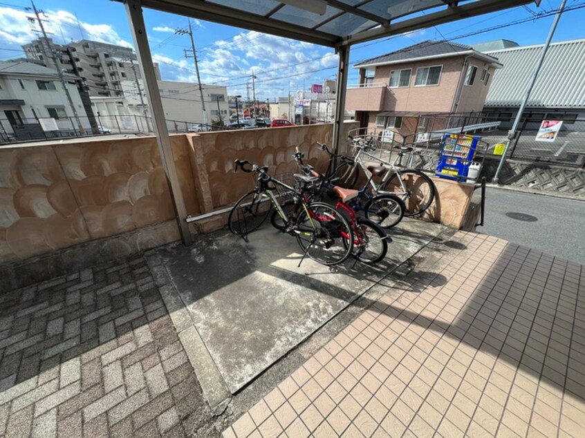 駐輪場 エスタシオン阪本