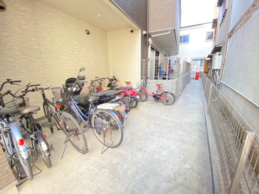 駐輪場 CRYSTAL花園