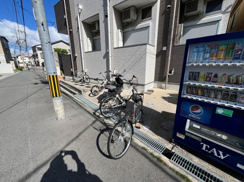 駐輪場 アールグレイス石橋