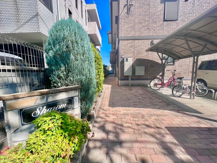 エントランス部分 シャロ－ム