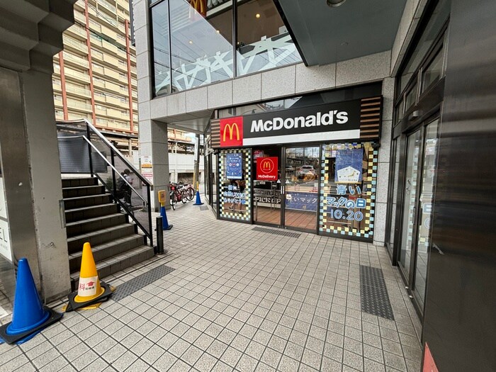 マクドナルド 甲東園駅前店(ファストフード)まで142m ハッピ－リ－ブス