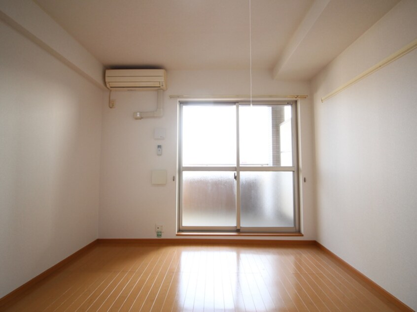 居室 ＫＩﾌ-ﾄﾞｱﾙ･ﾃｨ･ﾌｪｽ･ﾋﾞｭ-