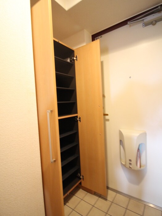 靴箱 ＫＩﾌ-ﾄﾞｱﾙ･ﾃｨ･ﾌｪｽ･ﾋﾞｭ-