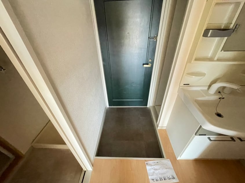 玄関 三恵上新庄ハイツ