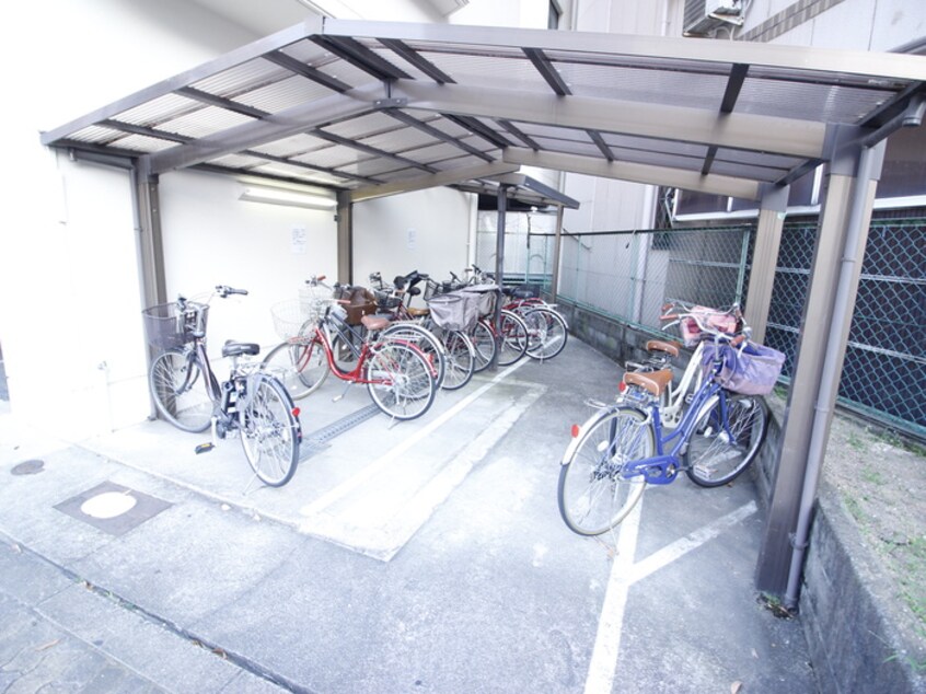 駐輪場 三恵上新庄ハイツ