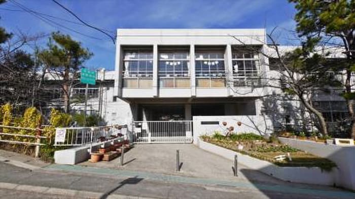 朝日ヶ丘小学校(小学校)まで365m サンヒルズ芦屋Ⅰ