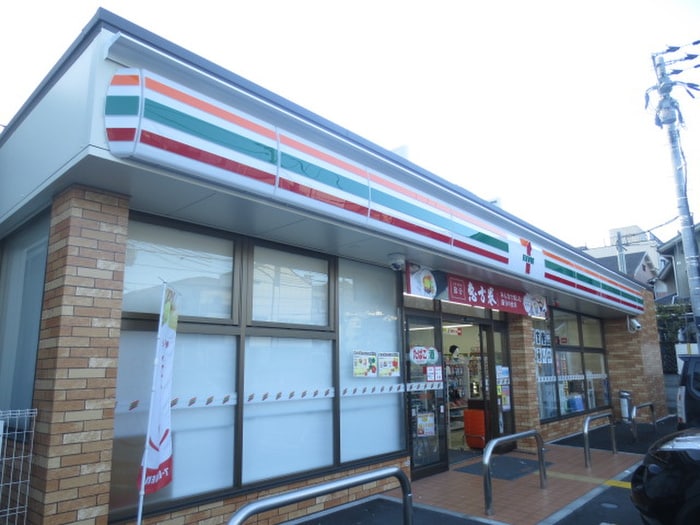 セブンイレブン(コンビニ)まで550m 泉マンション