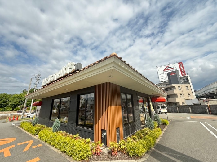 マクドナルド 空港線走井店(ファストフード)まで557m ハーモニーテラス宝山町