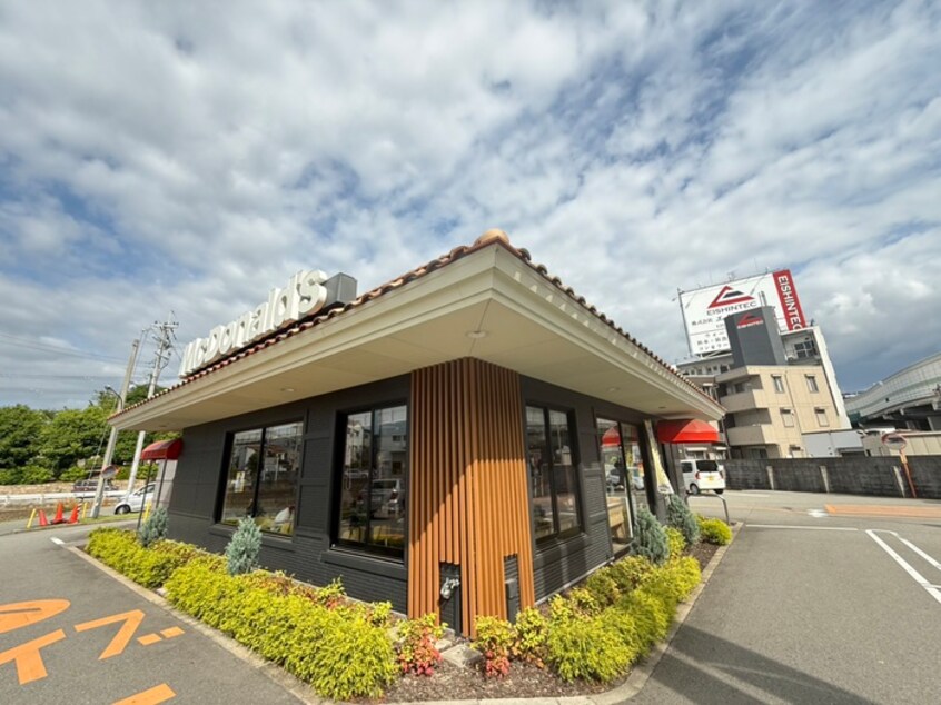 マクドナルド 空港線走井店(ファストフード)まで557m ハーモニーテラス宝山町