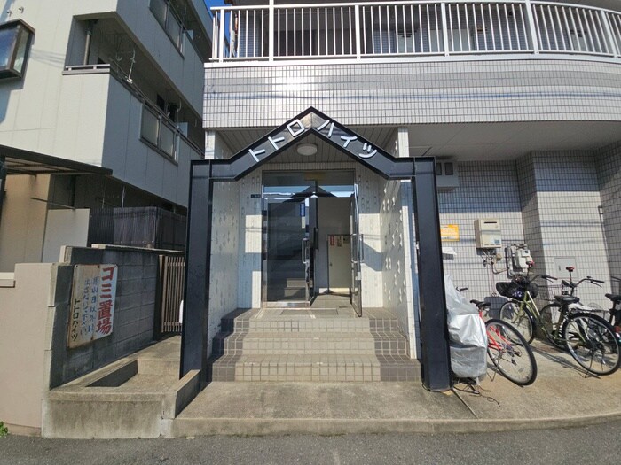 エントランス部分 トトロハイツ