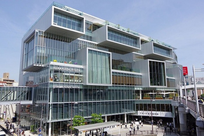 枚方T-SITE(本屋)まで555m Twinkle　House