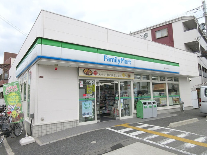 ファミリーマート(コンビニ)まで272m Twinkle　House