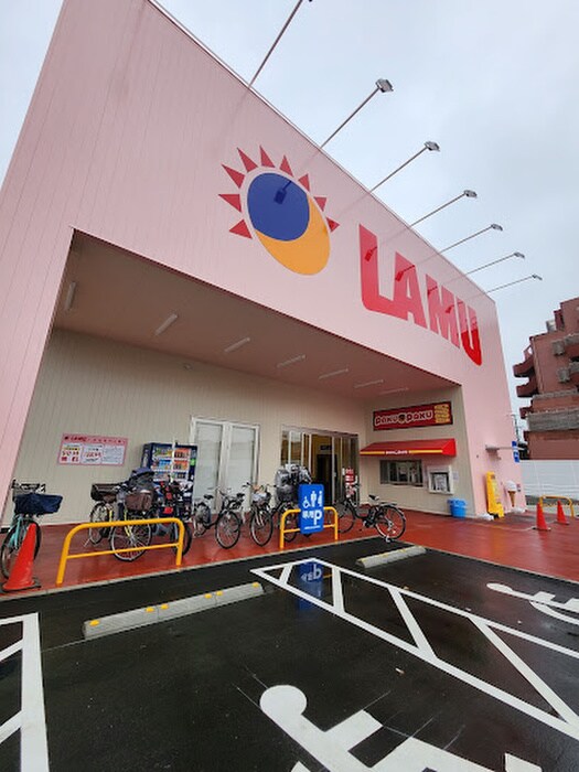 ラ・ムー 生野店(スーパー)まで630m クリエオーレ巽中Ⅰ