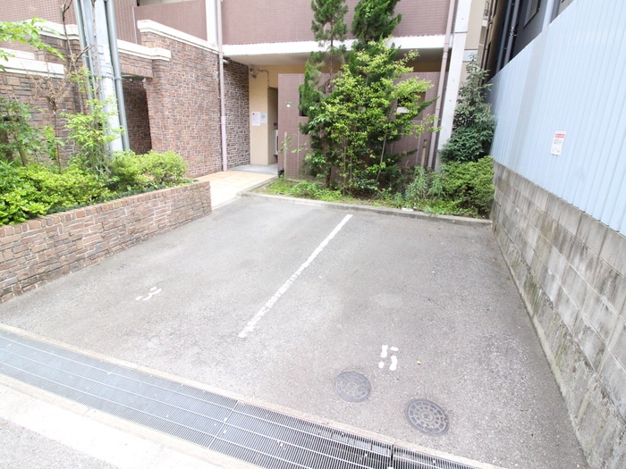駐車場 小松・パラッツオ旧源蔵町