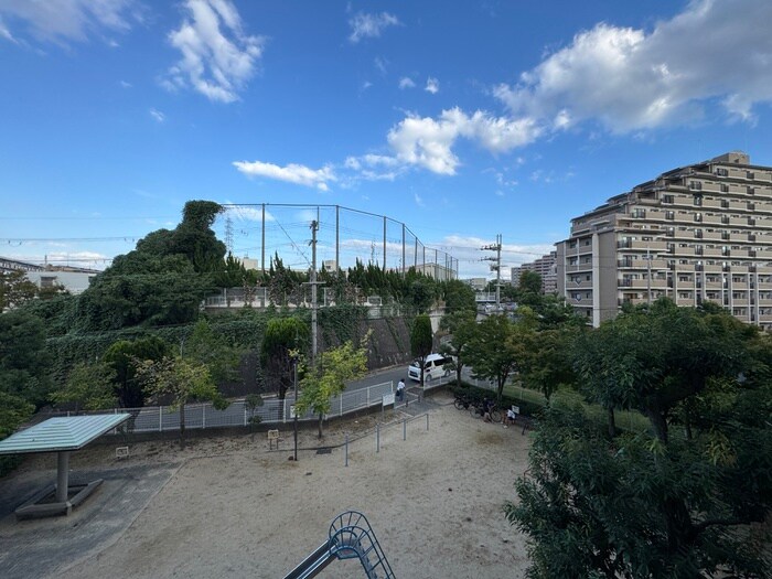 室内からの展望 ｳﾞｨﾙﾇｰﾌﾞ緑地公園ﾉｰｽﾋﾙ（406）