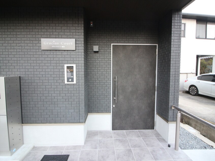 エントランス部分 Gracias court　富田