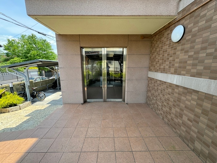 エントランス部分 ランデュ－ル逆瀬川