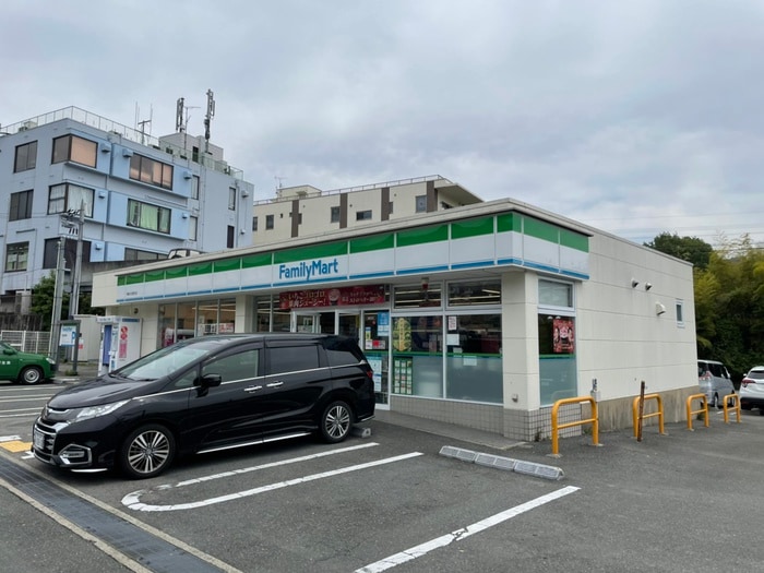 ファミリーマート神鉄大池駅前店(コンビニ)まで1000m ソレア－ド北六甲