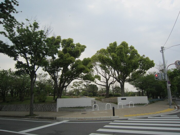 鶴山台志保池公園(公園)まで900m グラシュ－メゾン北館