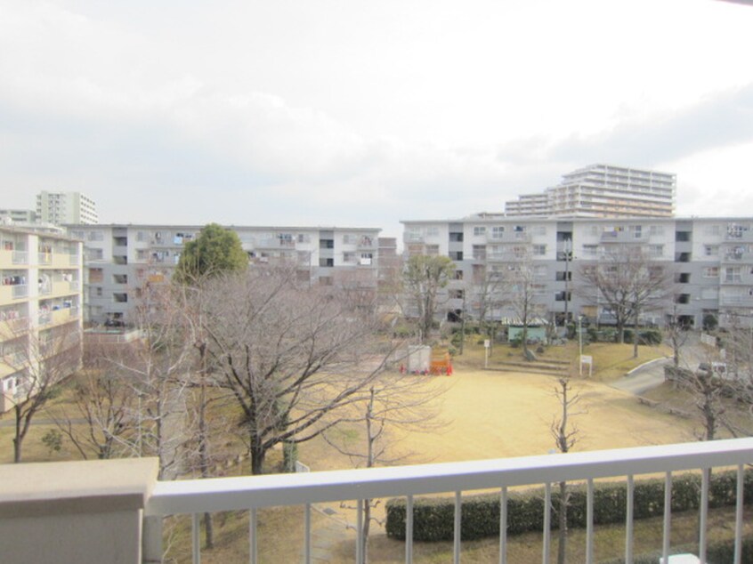 室内からの展望 泉北竹城台一丁２街区１０号棟