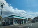 ファミリーマート　栗東小平井店(コンビニ)まで1200m アルバラ－ドＭ1