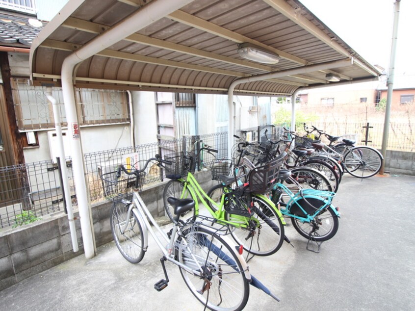 駐輪場 メゾンクリサンテーム